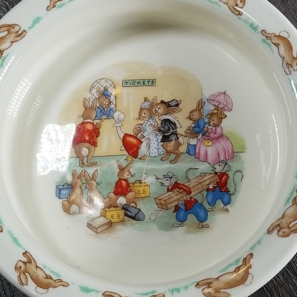 Royal Doulton Bunnykins "Ticket Counter" Bowl - Picture 2 of 3